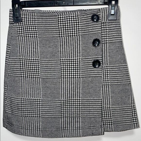 Classic Black and White Checkered Skirt - Picture 1 of 3